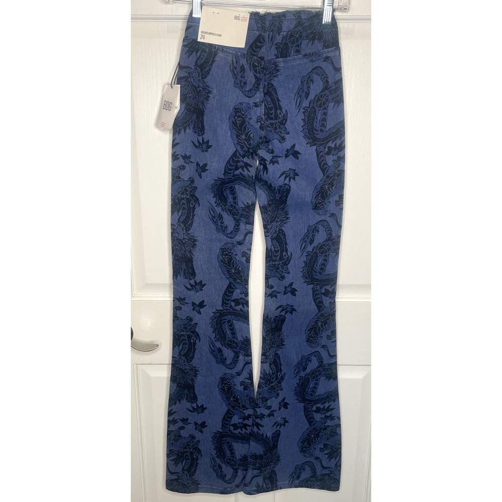 NWT BDG Urban Outfitter Women's Ruched Dipped V Flare Jeans Sz 24 Dragon Floral - Picture 2 of 12